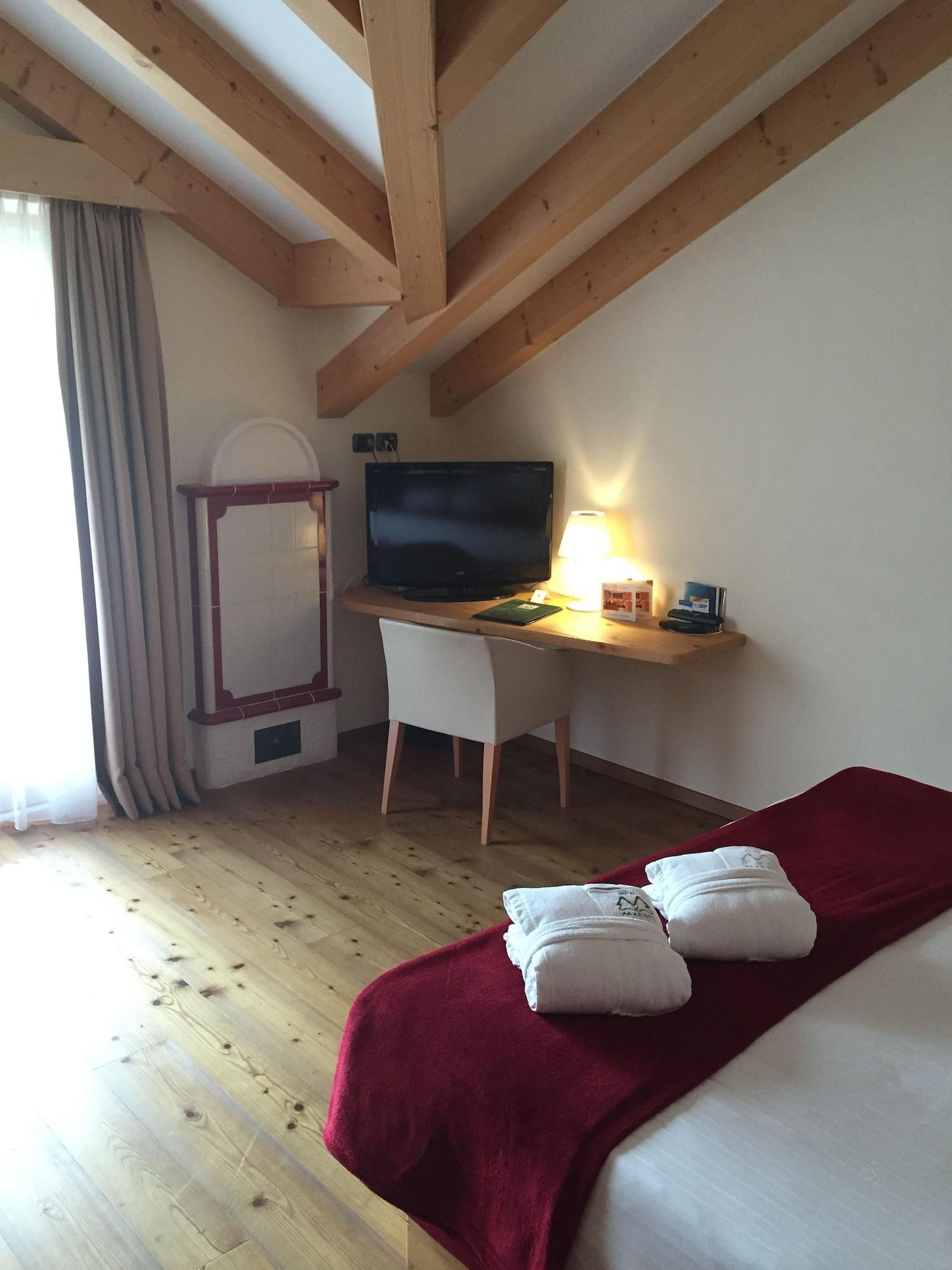Maribel Hotel Мадона ди Кампильо Екстериор снимка