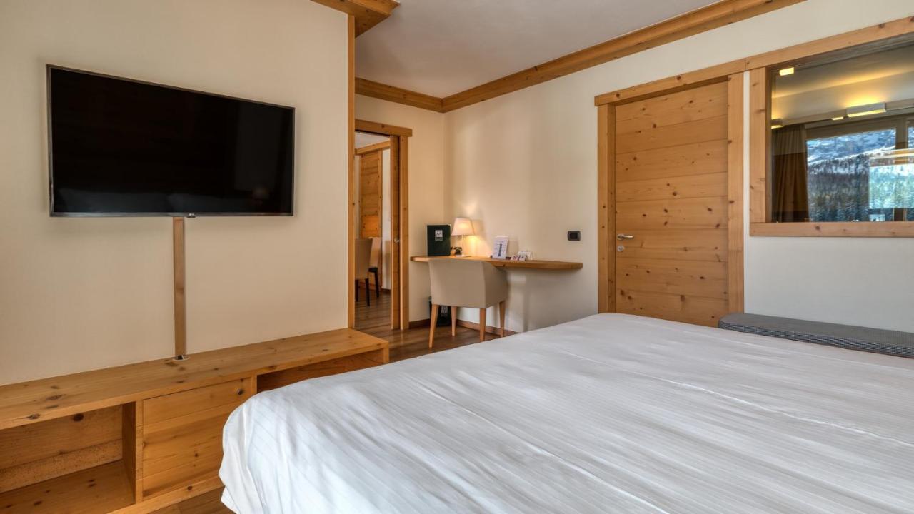Maribel Hotel Мадона ди Кампильо Екстериор снимка