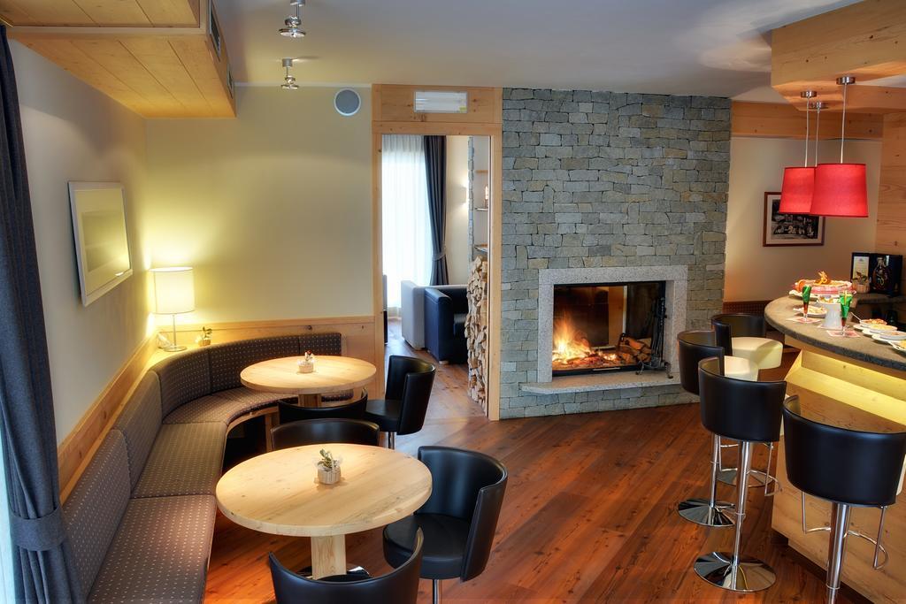 Maribel Hotel Мадона ди Кампильо Екстериор снимка