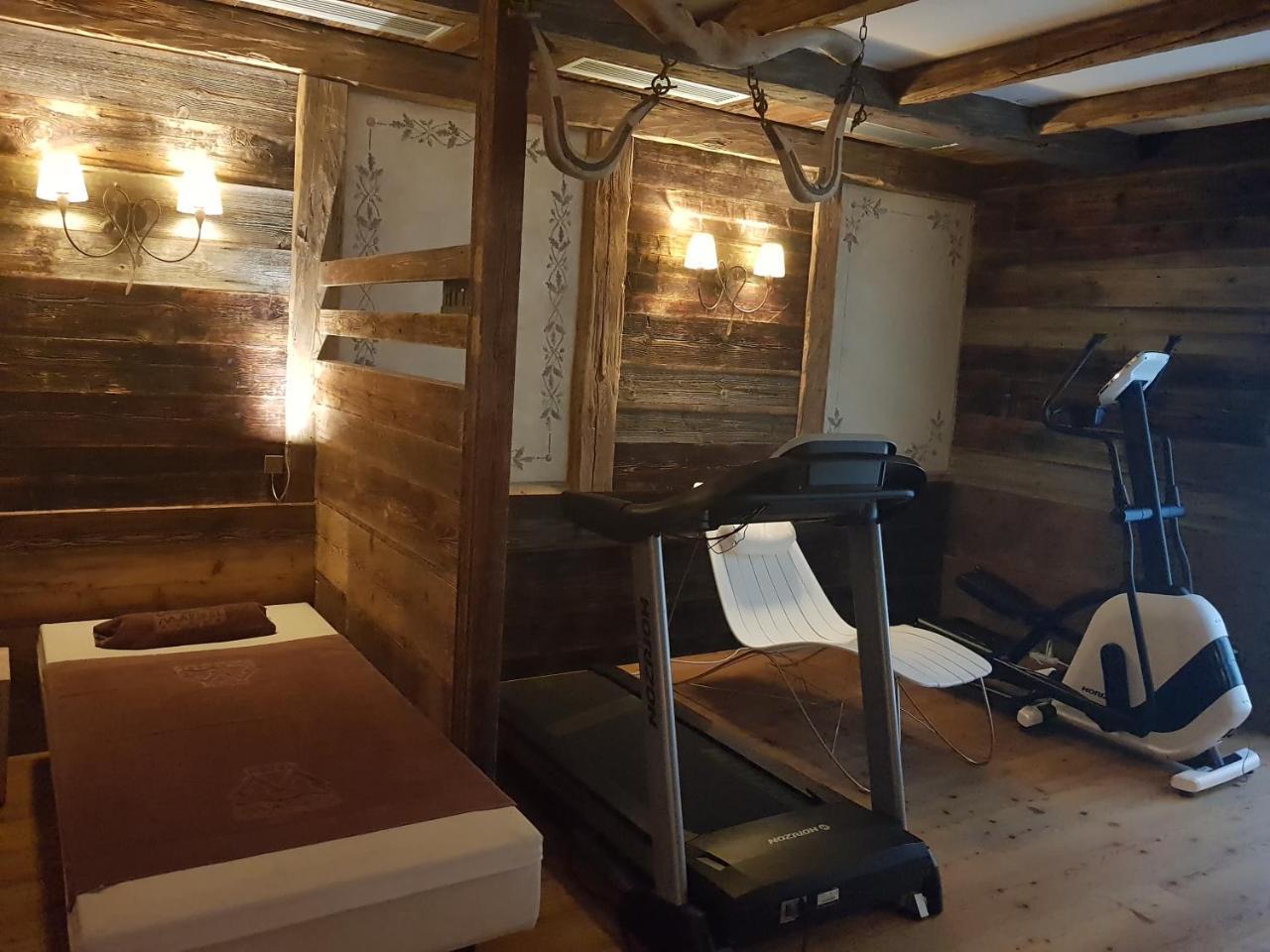 Maribel Hotel Мадона ди Кампильо Екстериор снимка
