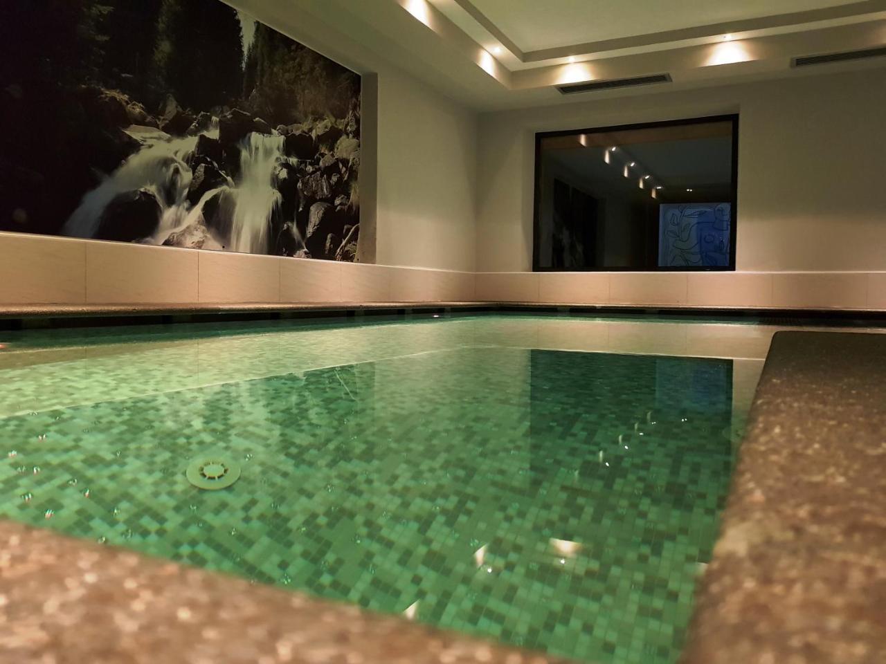 Maribel Hotel Мадона ди Кампильо Екстериор снимка