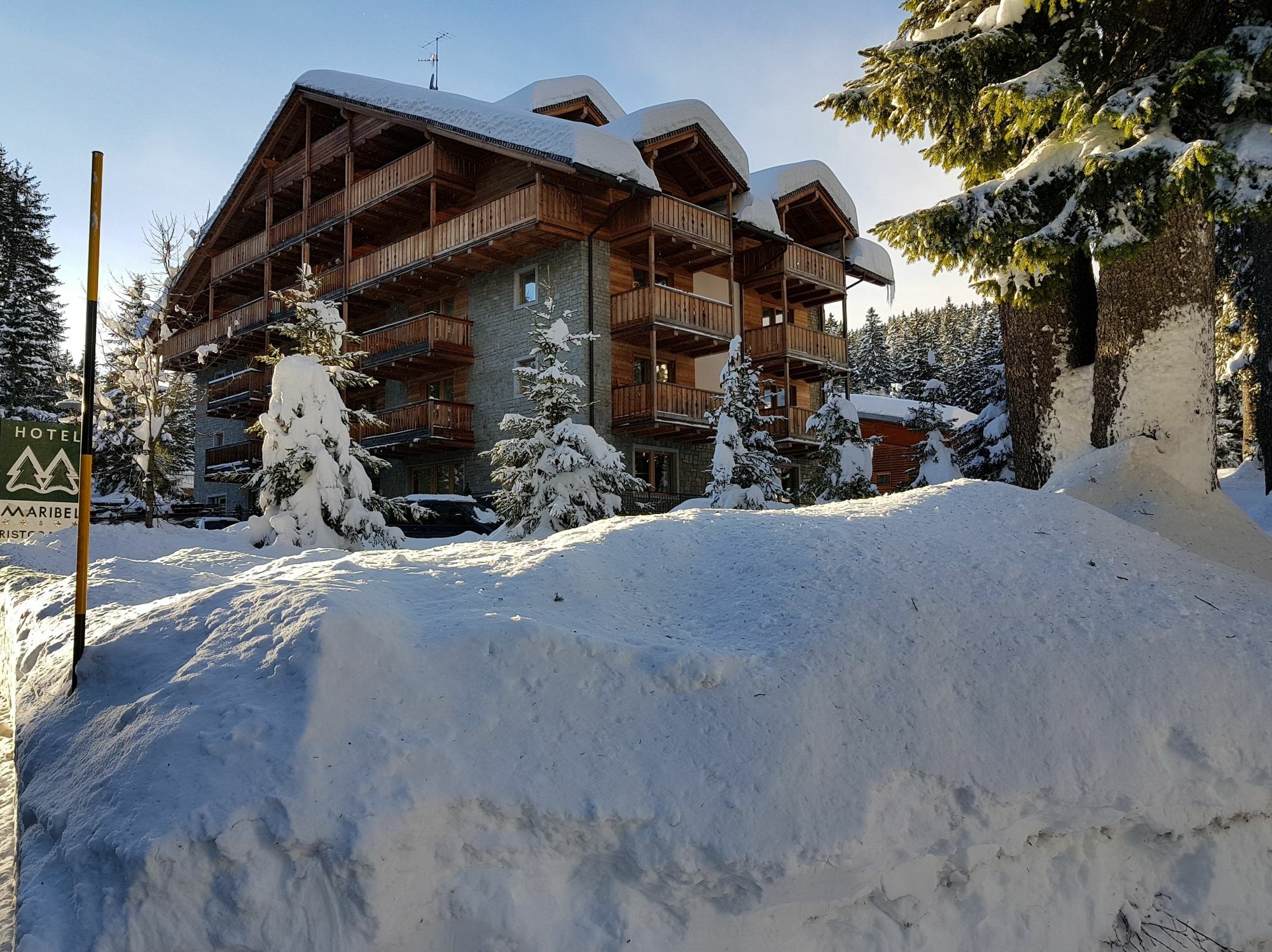 Maribel Hotel Мадона ди Кампильо Екстериор снимка