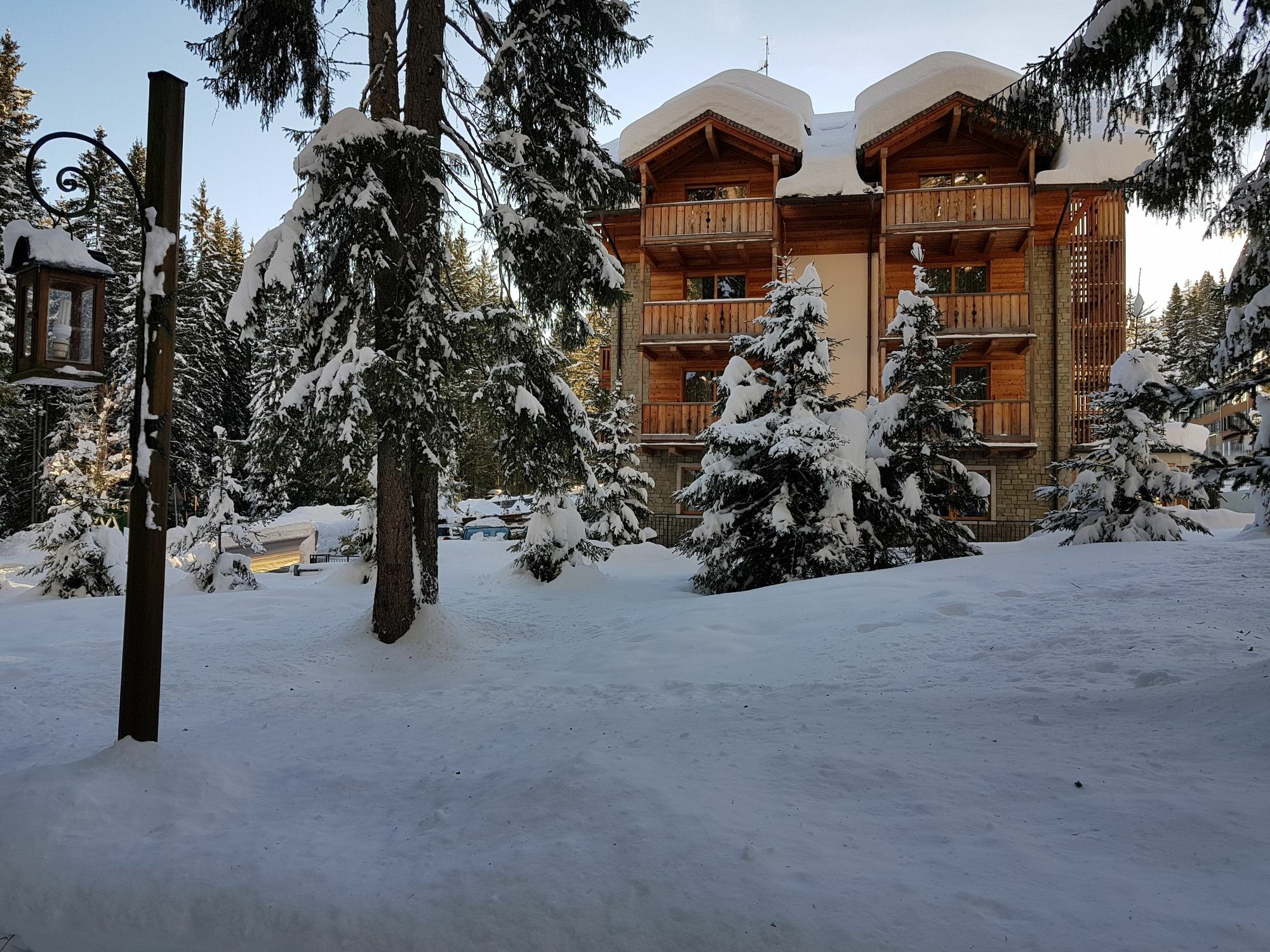 Maribel Hotel Мадона ди Кампильо Екстериор снимка